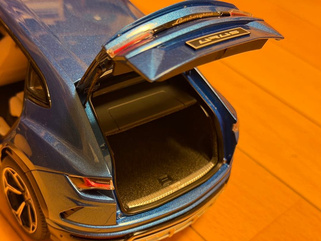 Lamborghini Urus 1/18モデルカー