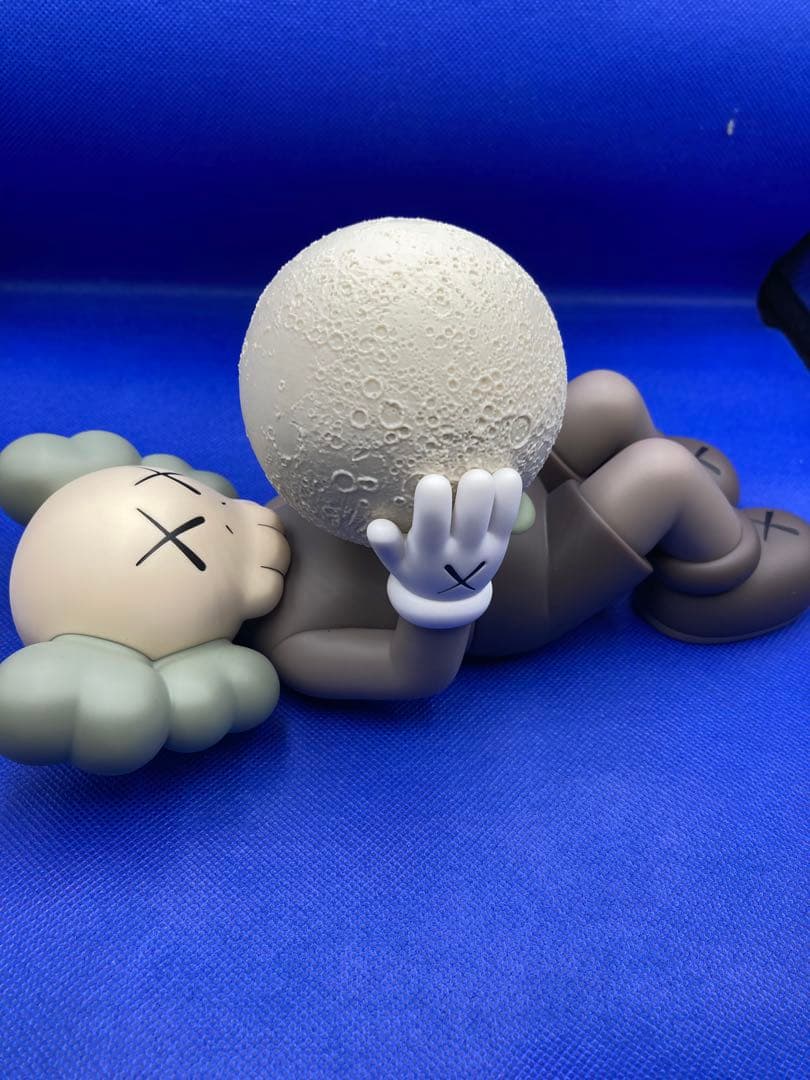 T*T様 kaws Holiday Shanghai フィギュア