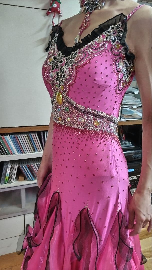 ピンク フリル付き社交ダンスドレス