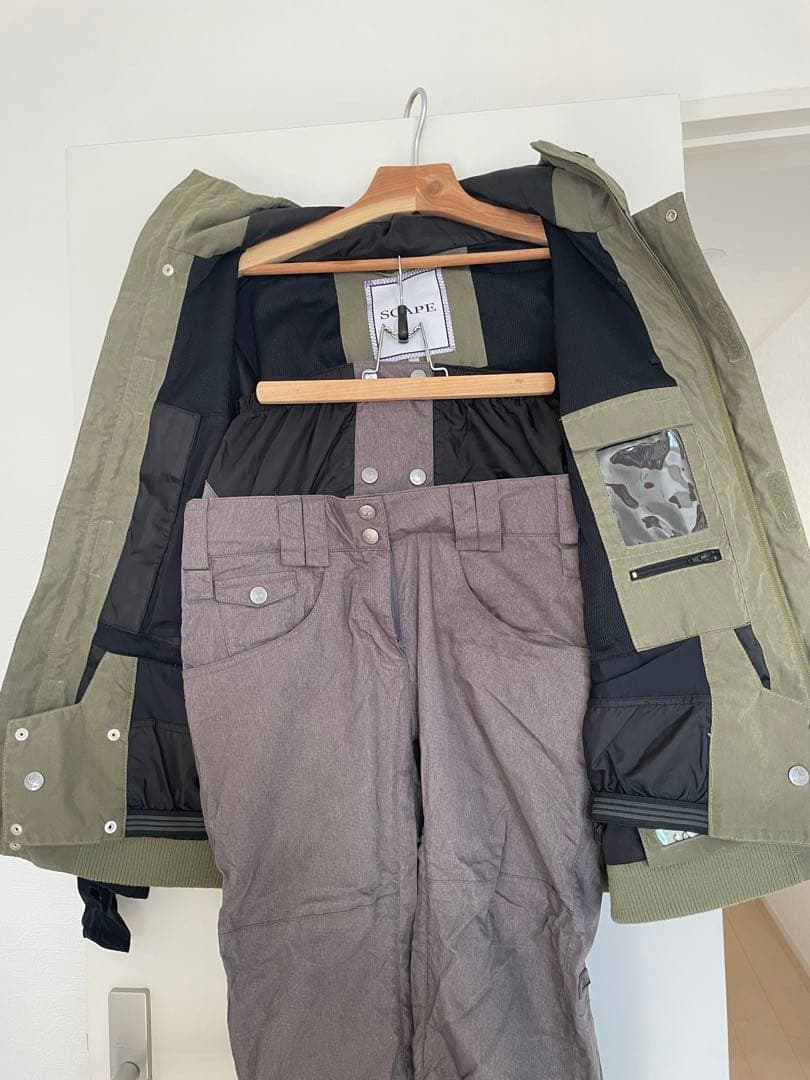 SCAPEスノーボードウェア