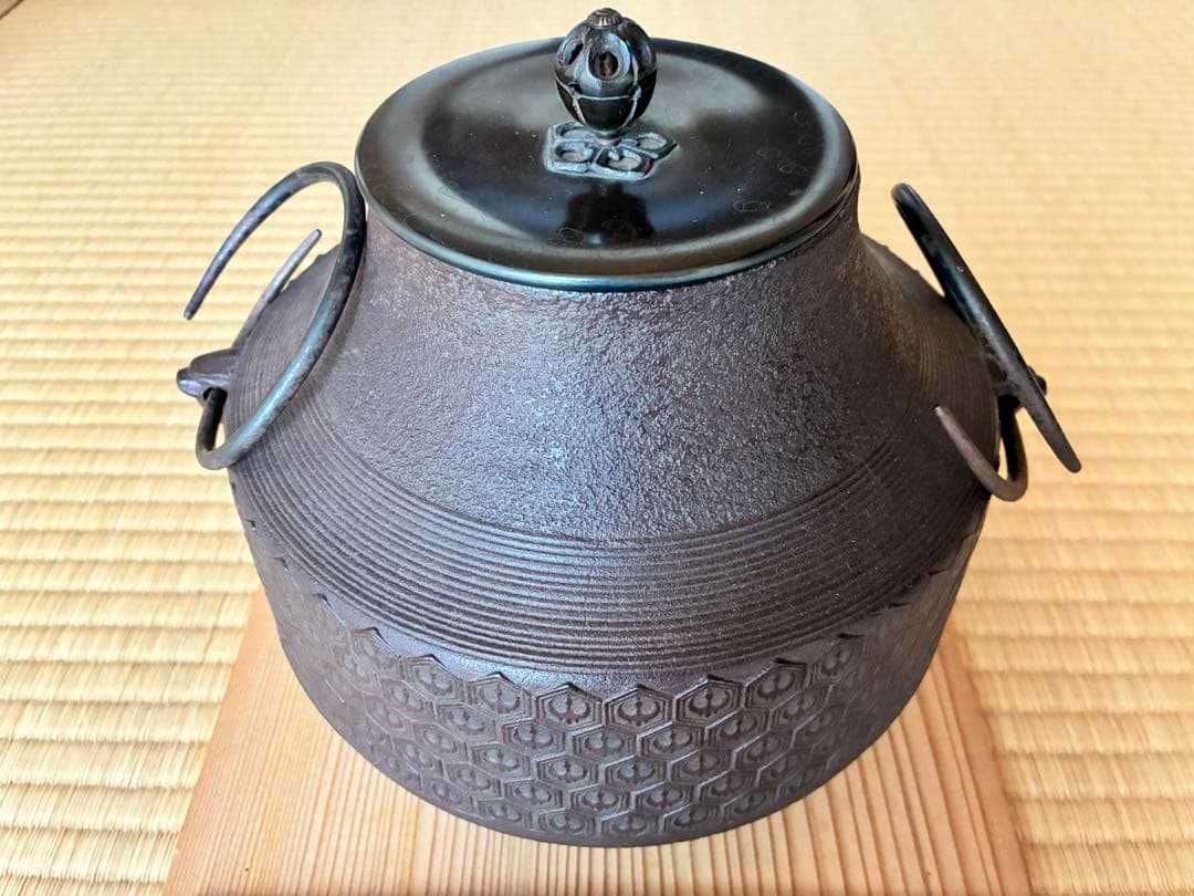 茶道具　『亀甲鶴紋 独楽釜』鉄製茶釜 人間国宝 高橋敬典造