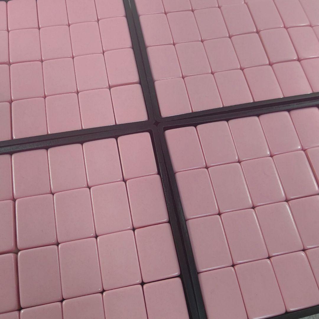 背面の色がピンクの麻雀牌セット