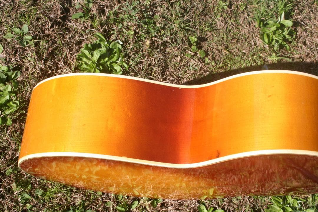 1970年代に日本の松本のマツモクで製造されたGranada J200モデル