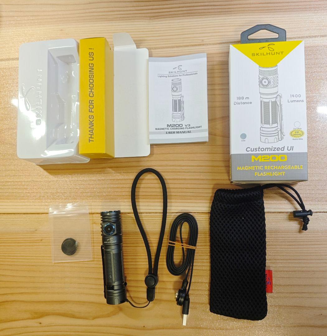 LEDライト USB磁気充電 耐水 マグネットスタンド 付属品多数 美品