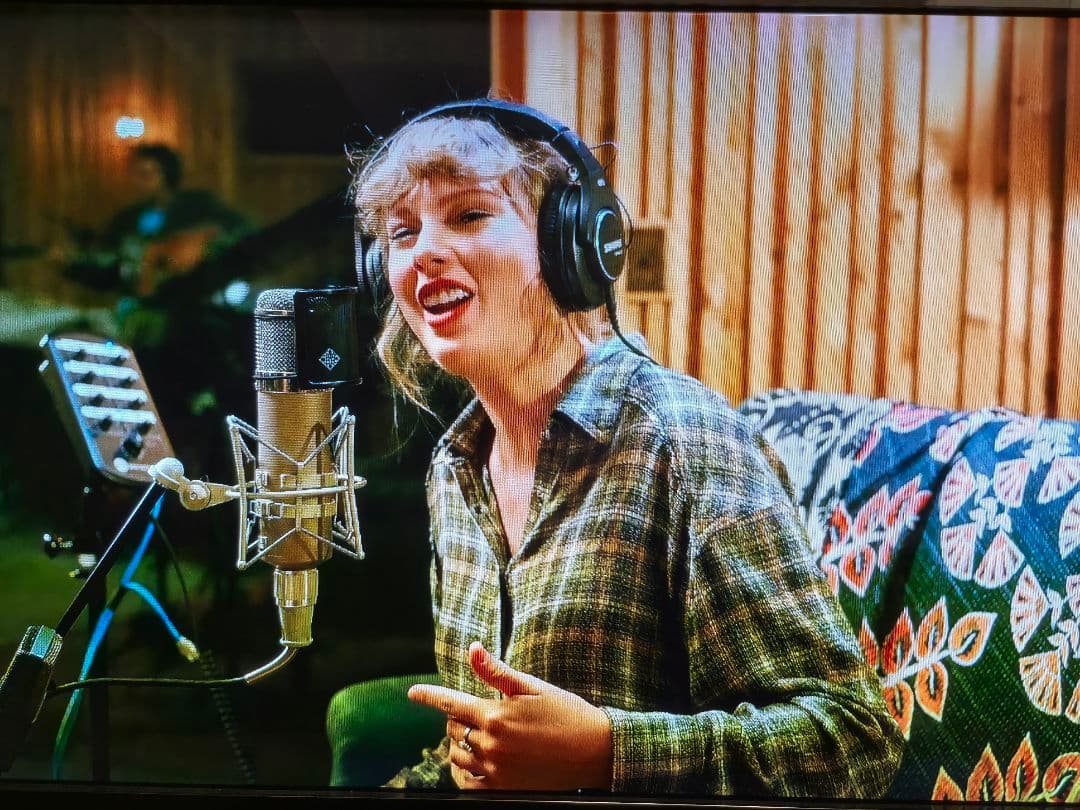 『フォークロア: ロング・ポンド・スタジオ・セッションズ』Disney+ポスター