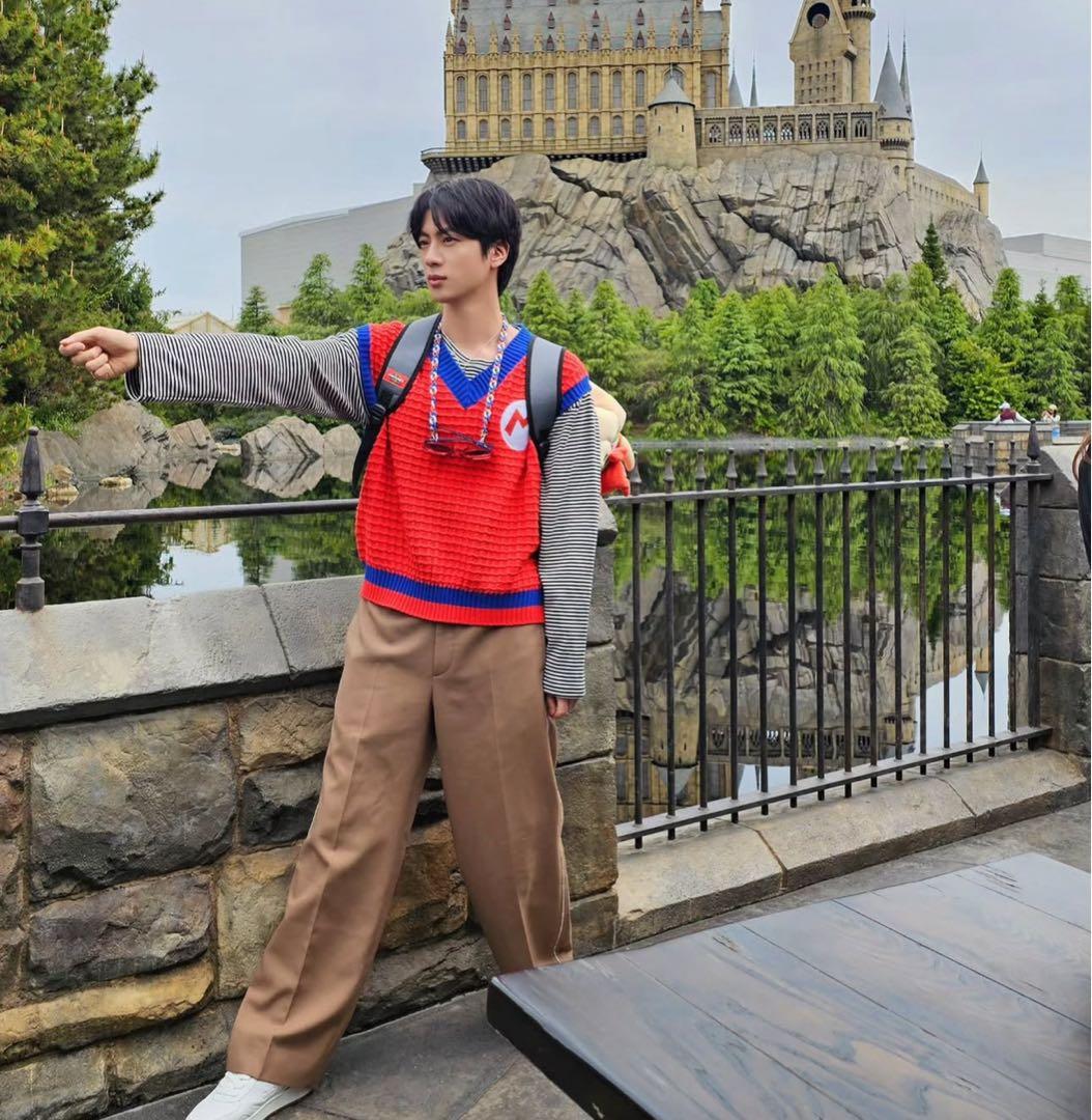 BTS JIN ジン 着用 ユニバ マリオ ベスト USJ Echo