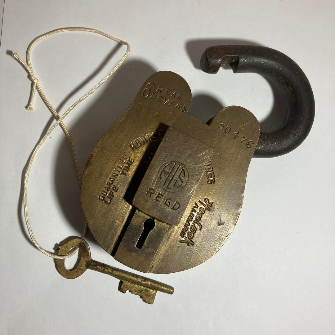 印度「ＨＯＮＥＳＴＹ　ＬＯＣＫ　ＳＴＯＲＥＳ」の特大クマ型ビンテージ南京錠