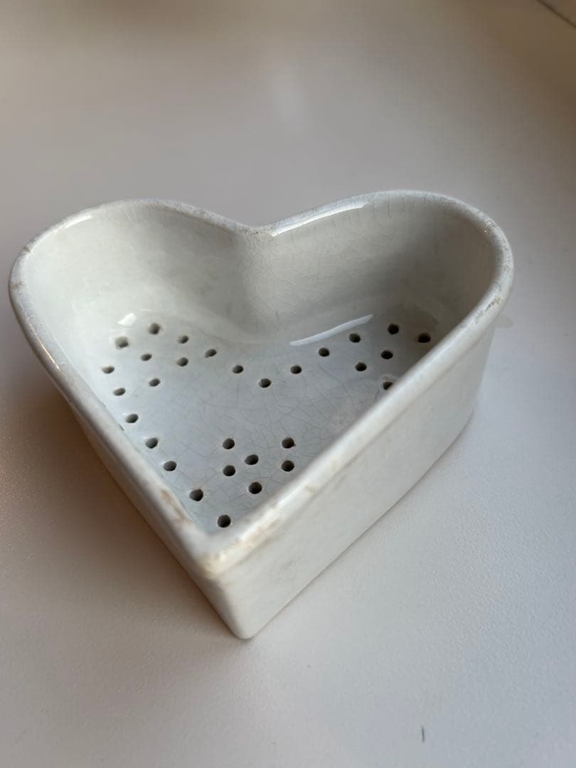クレイユエモントローハート型フェセル 陶器フロマージュ容器