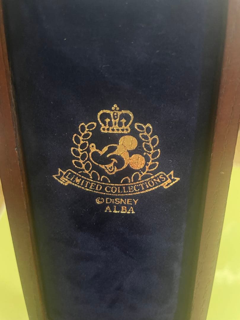 ミッキーマウス70歳の誕生日記念の懐中時計