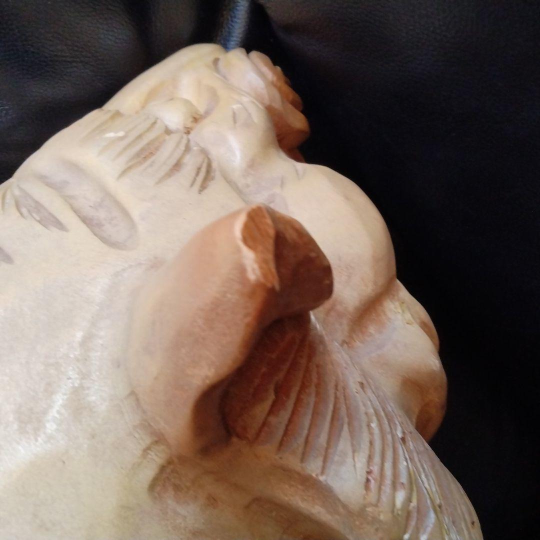 コカ・コーラを咥える虎の一刀彫