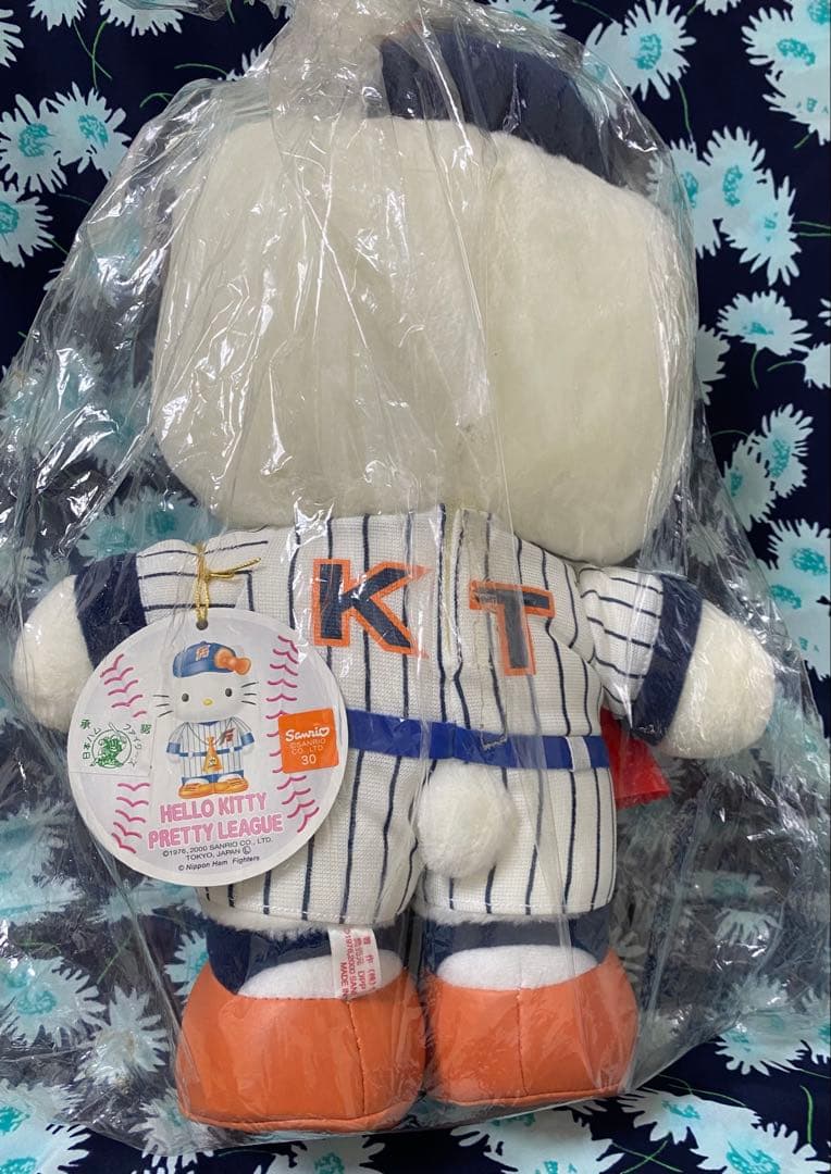 2000年製　新品　ハローキティ　日本ハムファイターズ ぬいぐるみ