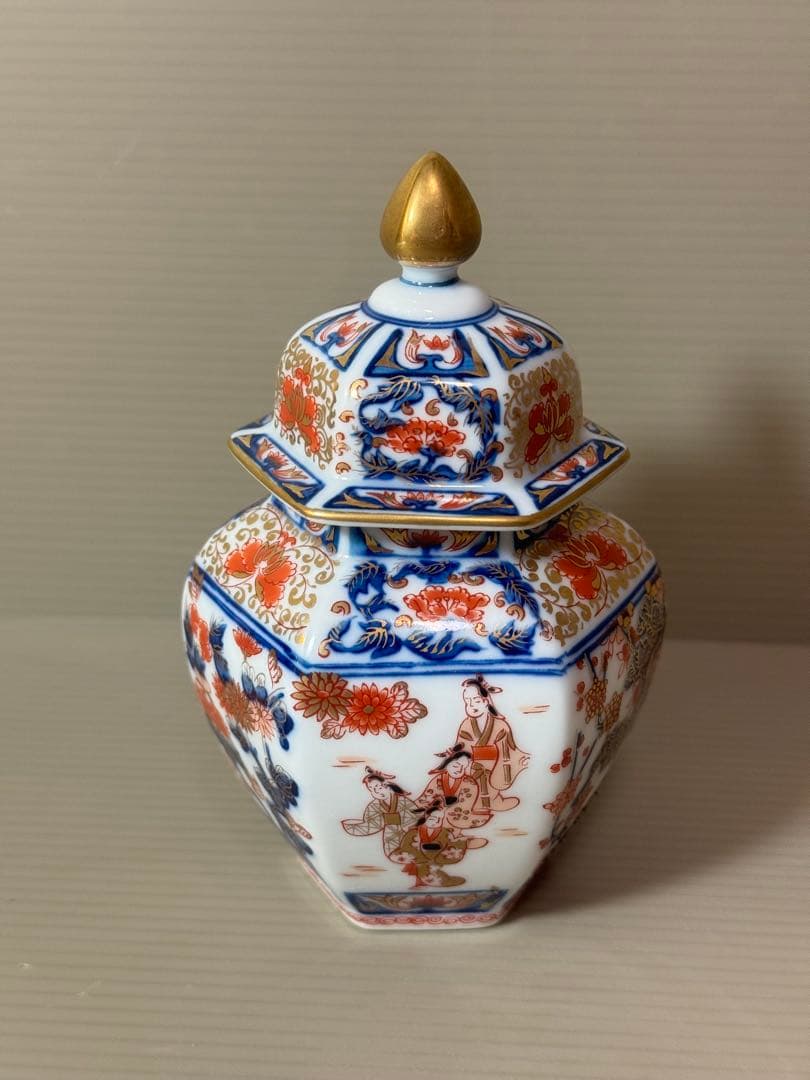 2934 有田焼 角福　沈香壺 六角飾壺 金彩染錦 間取花絵