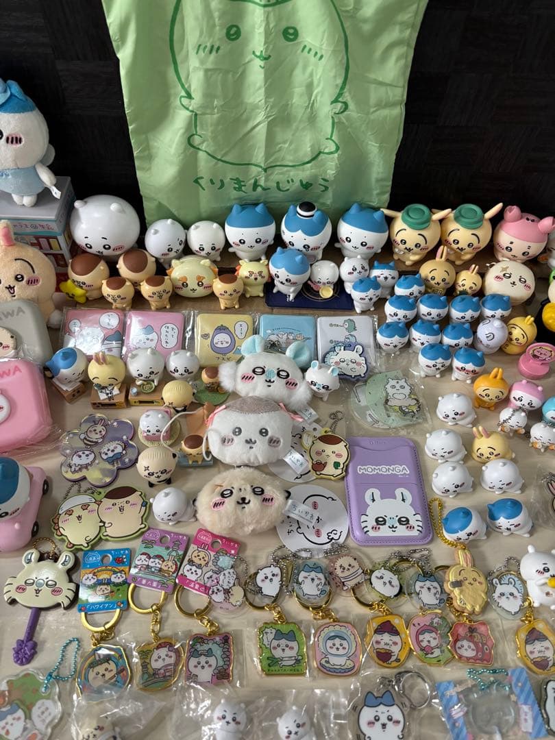 激安大量☆ちいかわ☆125体☆ガチャ☆フィギュア☆財布☆キーホルダー等
