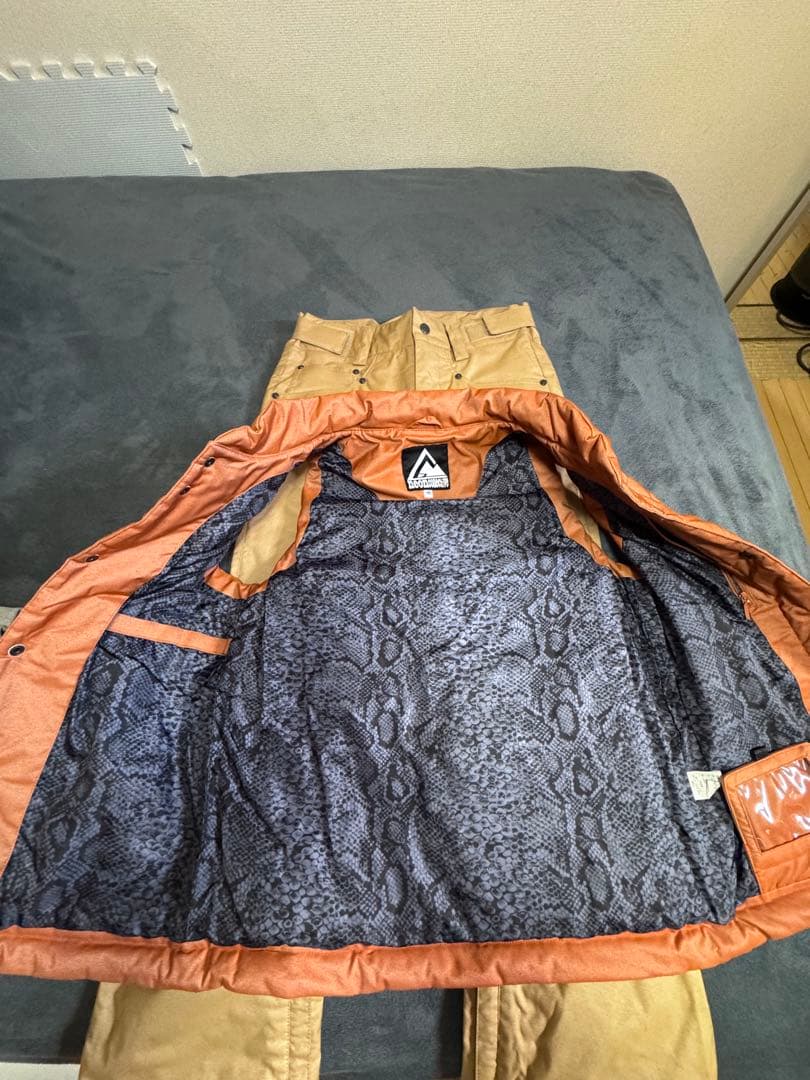 ❣️neoncollective オレンジ XSベストとグレーのフーディーセット❣️