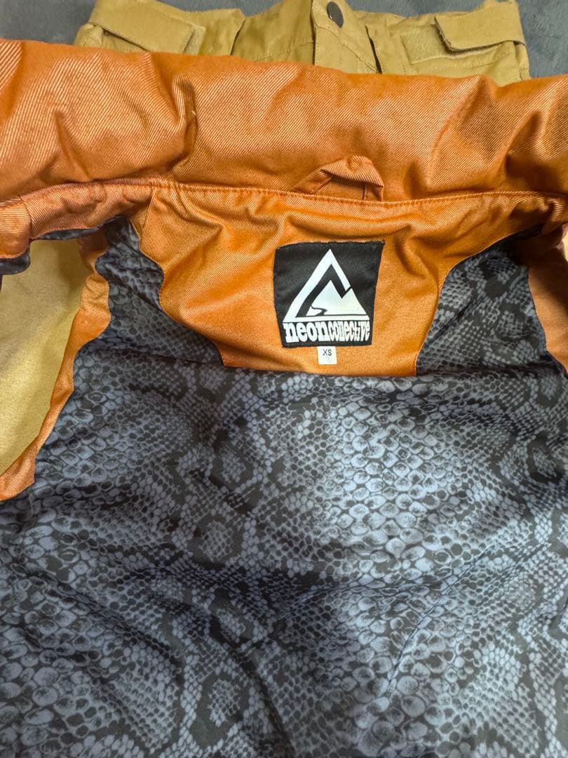 ❣️neoncollective オレンジ XSベストとグレーのフーディーセット❣️