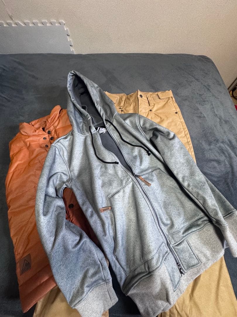 ❣️neoncollective オレンジ XSベストとグレーのフーディーセット❣️