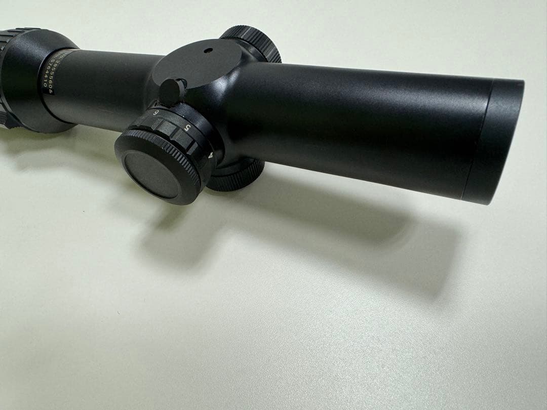 日本製　実銃用　スコープ　1ー4倍　Electro Visee II