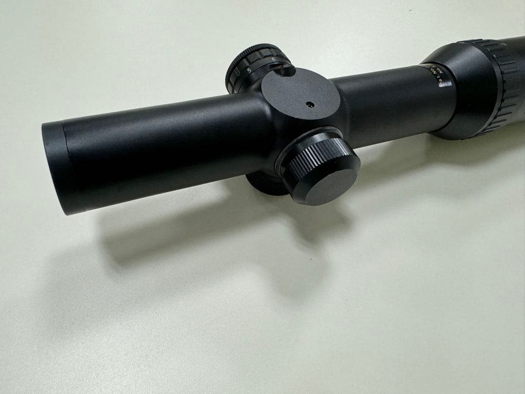 日本製　実銃用　スコープ　1ー4倍　Electro Visee II