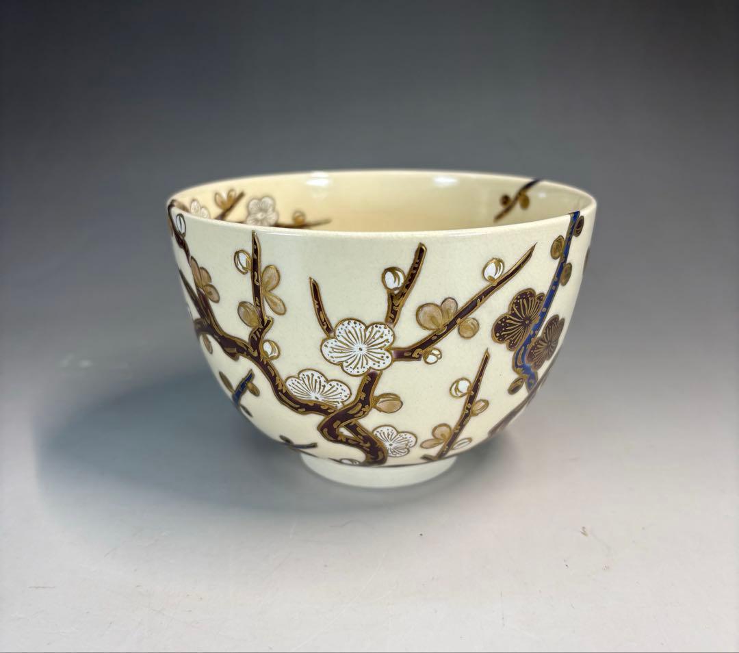 【中古品】清閑寺窯　杉田祥平造　色絵紅白梅ノ画茶碗（共箱）