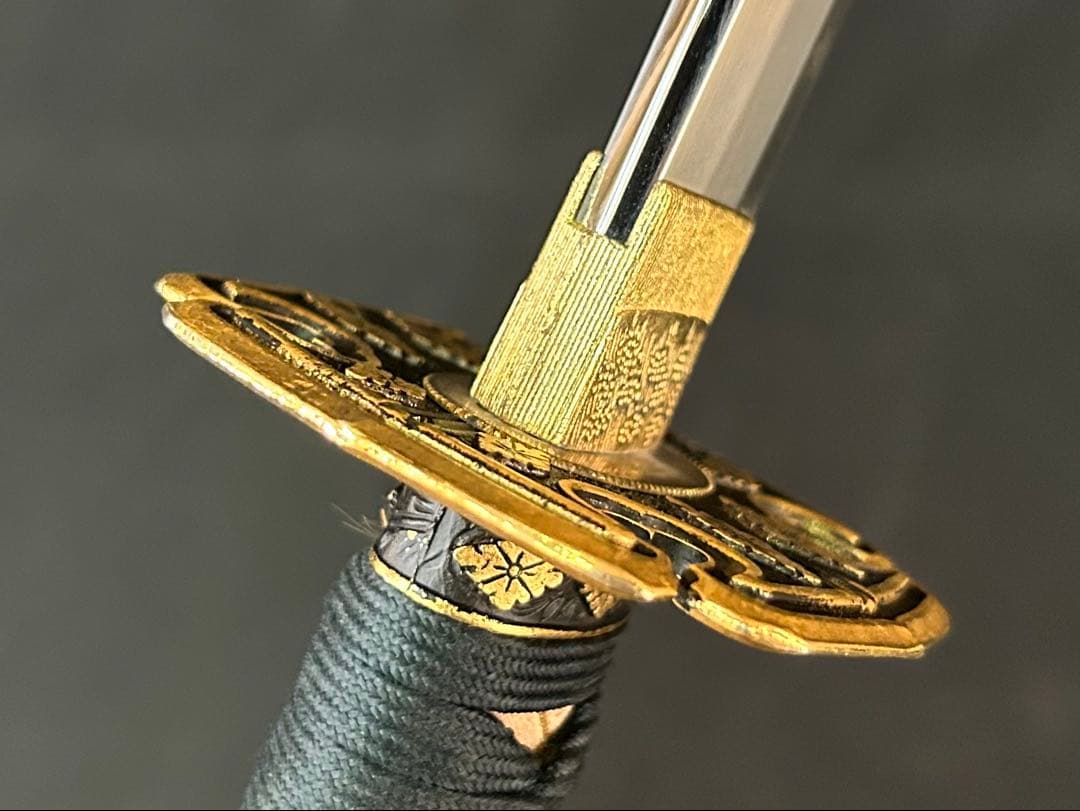 金梨子地花菱散糸巻太刀拵え 模造刀 陣太刀