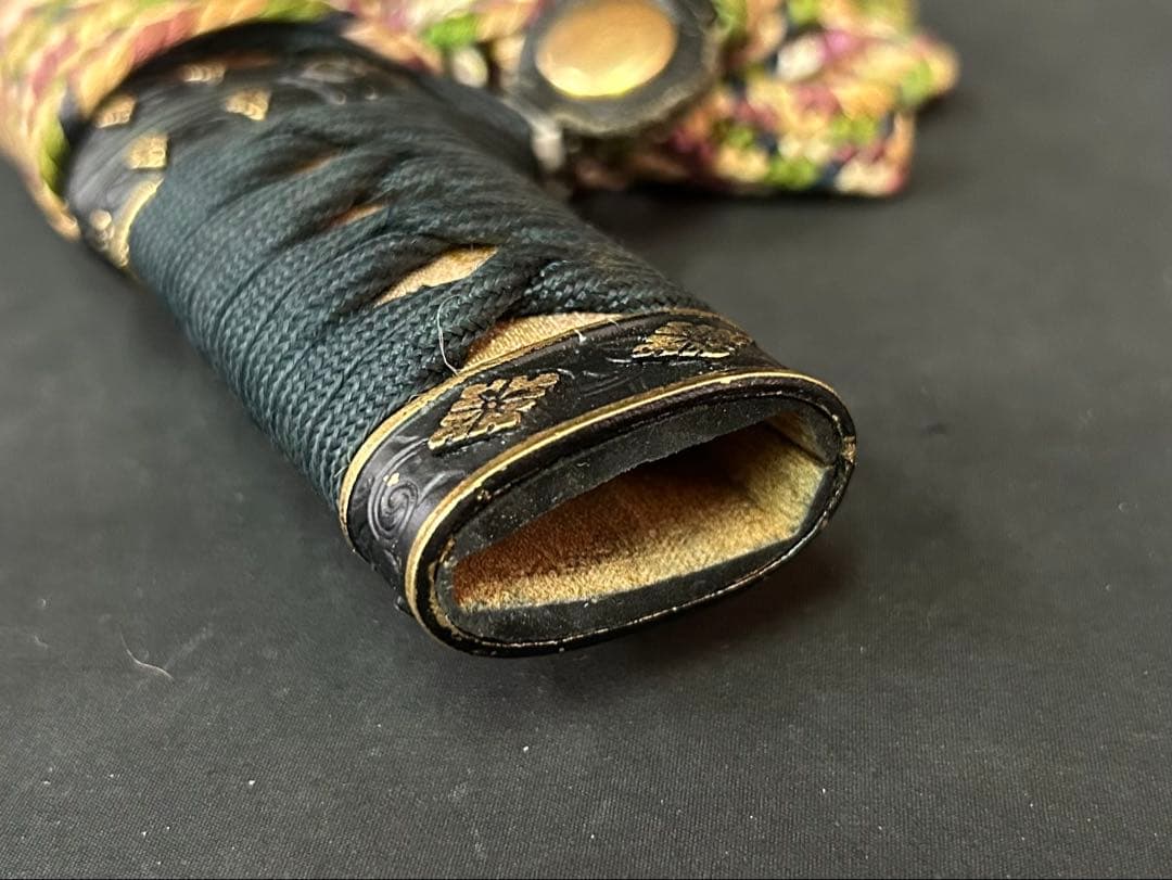 金梨子地花菱散糸巻太刀拵え 模造刀 陣太刀