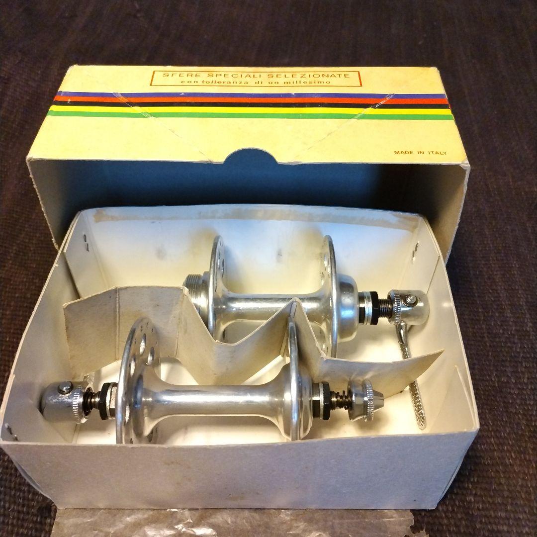 カンバニョーロ ラージ丸穴ハブ新品未使用箱入り