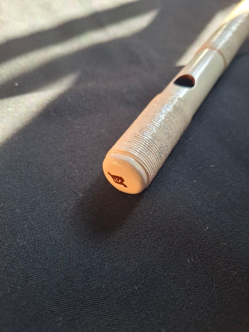 篠笛　古典調　4本調子　7穴　超鐵仕様　天地胴藤巻き　ホワイト＋レインボー