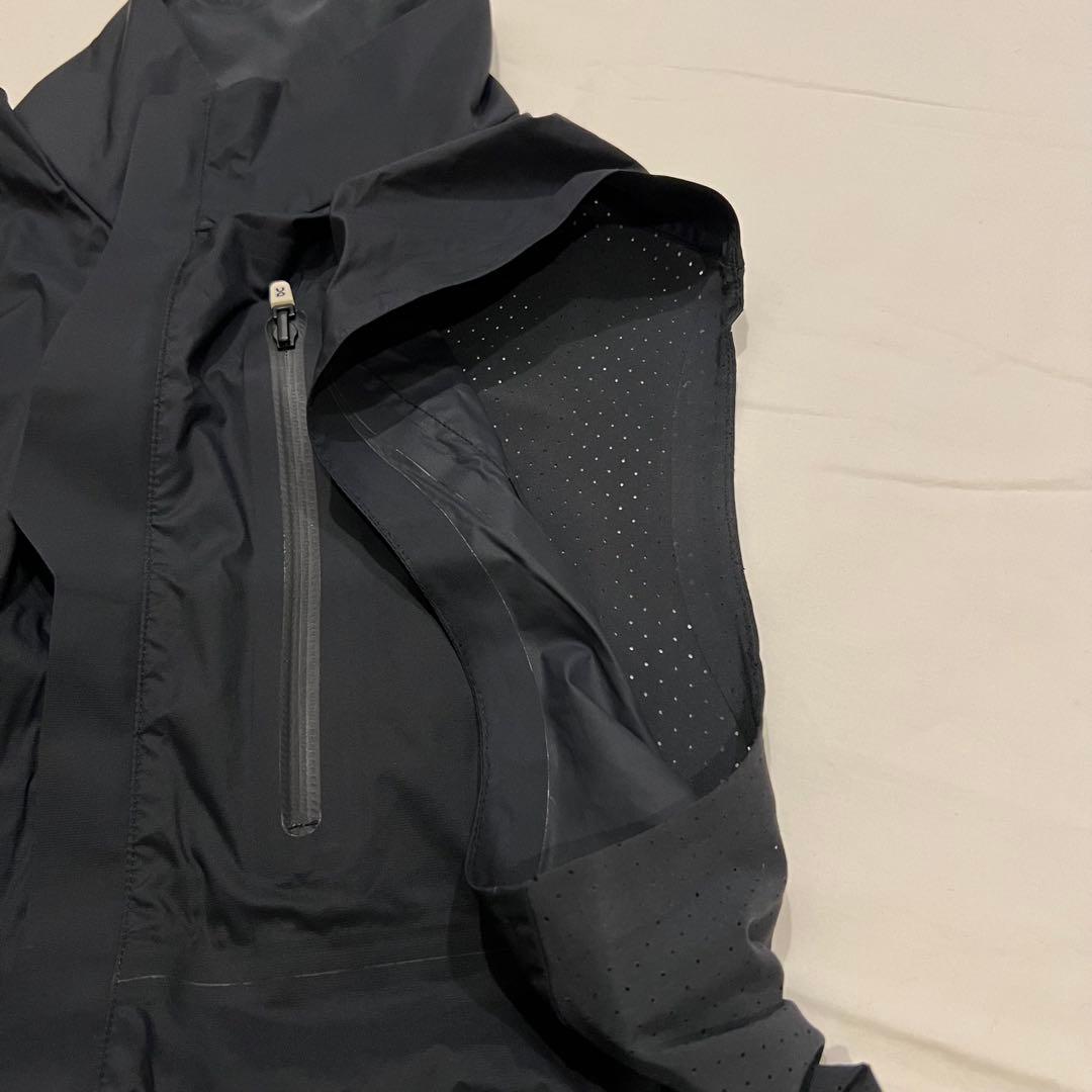 On Weather vest ランニングベスト　黒色　Sサイズ