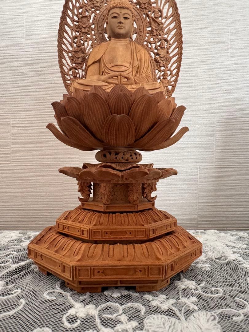 白檀手彫り目入り彫物