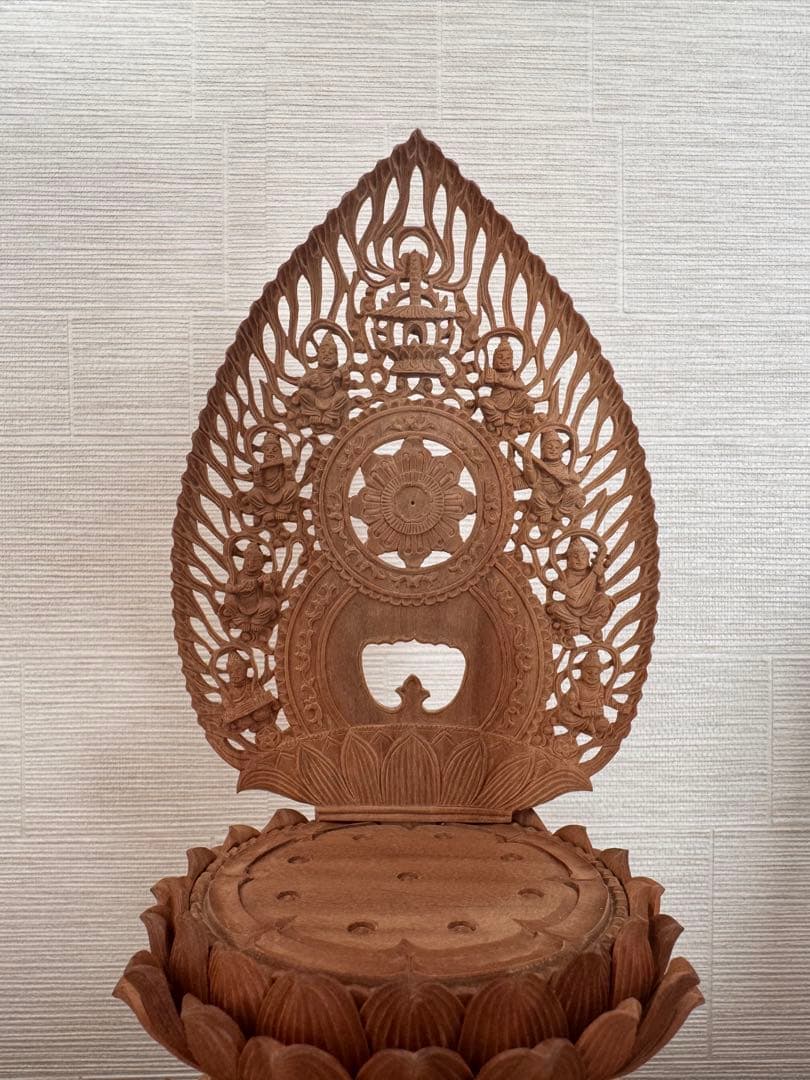 白檀手彫り目入り彫物