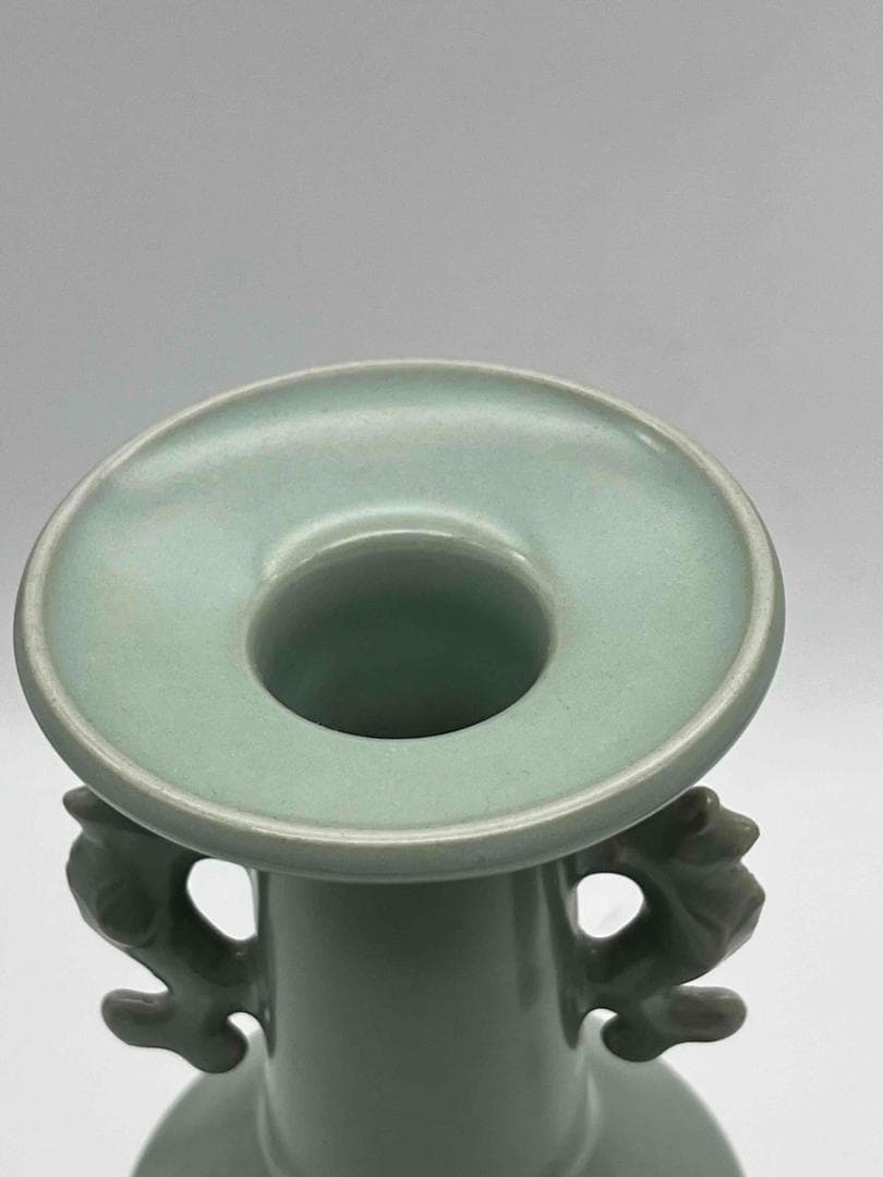 南宋時代　青磁　龍泉窯摩羯耳盤口瓶 花瓶 漆蓋付き 唐物 (A-74)