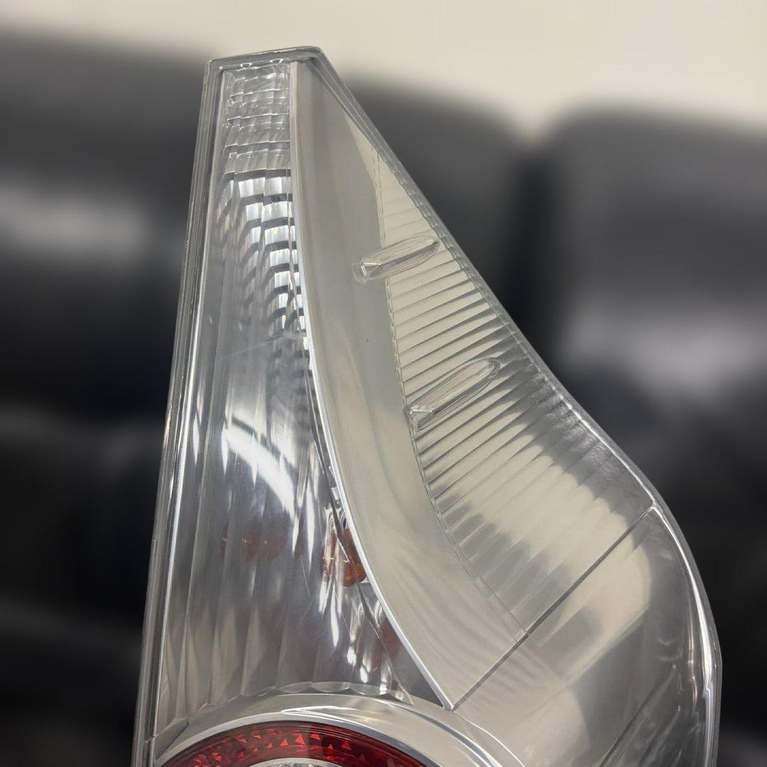 トヨタアクア NHP10 純正 右 テールランプ