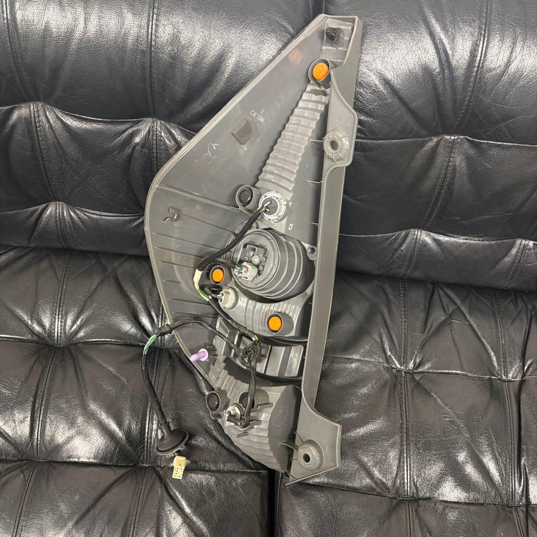トヨタアクア NHP10 純正 右 テールランプ