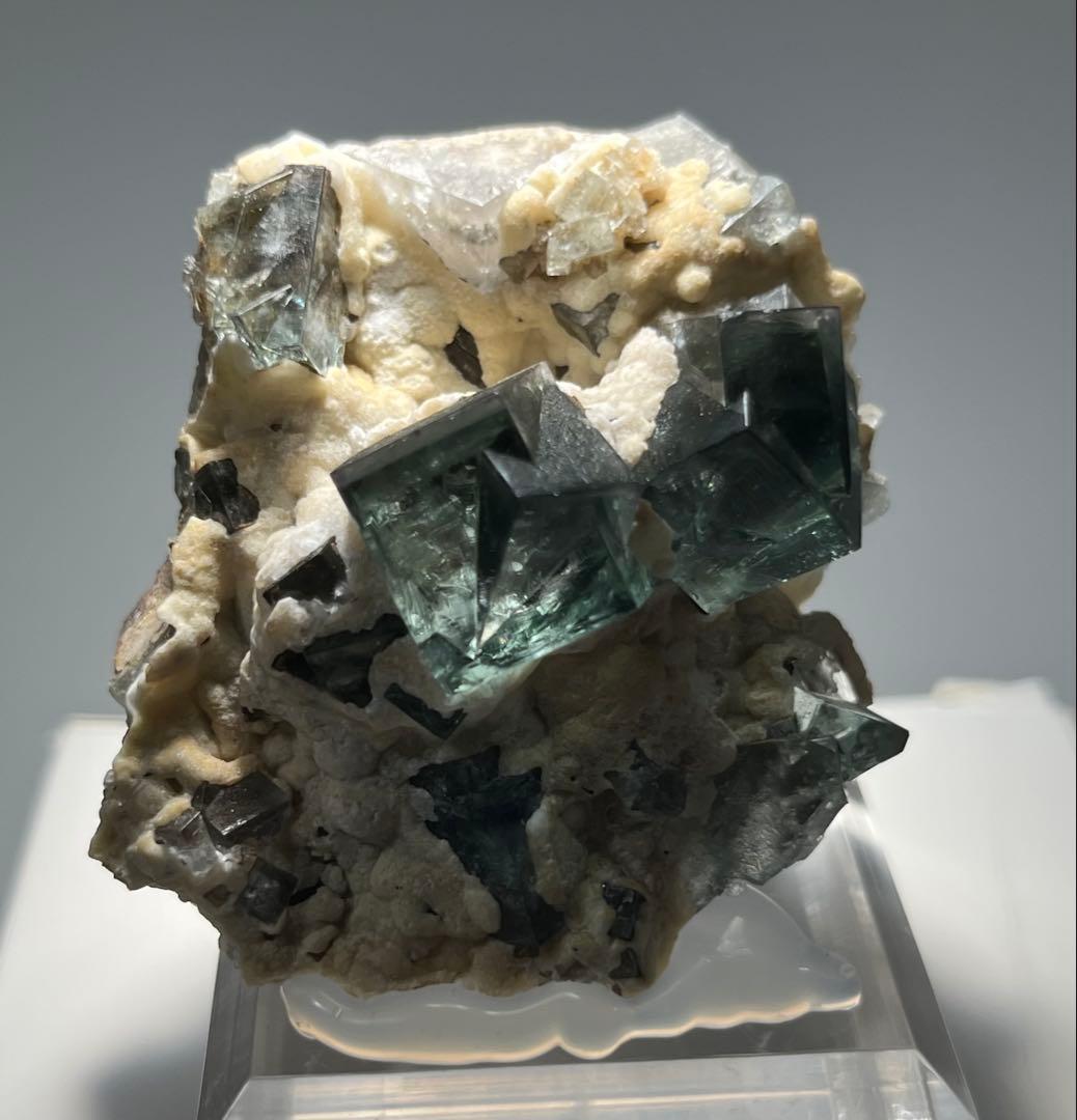 Helens pocket産　フローライト　蛍石　原石　鉱物　鉱物標本