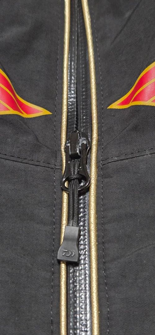 USED ダイワ 防寒着　磯釣りDAIWAフィッシングスーツ(上下セット)