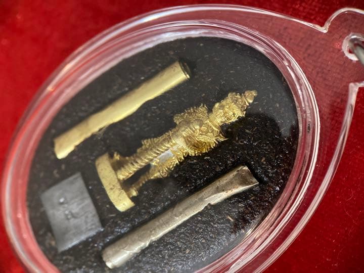 LP Pon 《2561 四面神Locket》