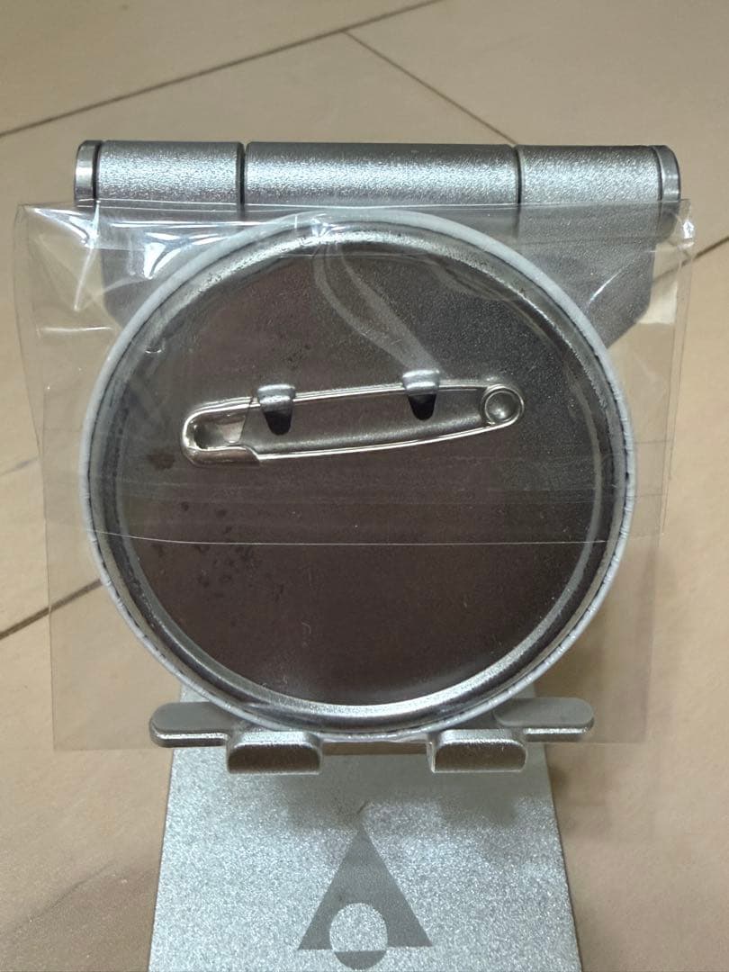 ごちうさ　チノ　缶バッジ　ハートポーズ