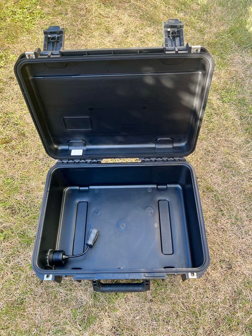 米軍放出品 ハードケース 電源コネクタ付き SKB ハードプロテクターケース