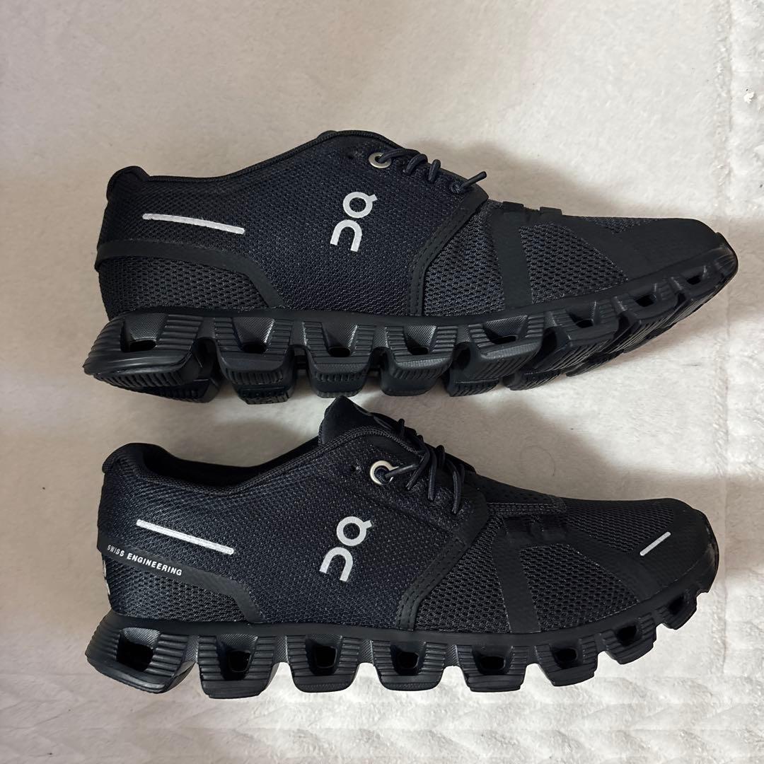 オンクラウドスニーカー　ランニングシューズ　24センチ