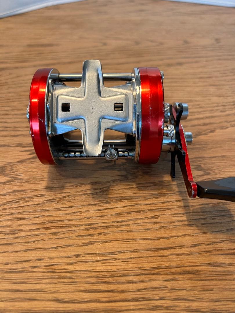 ABU ambassadeur 7000 レッド