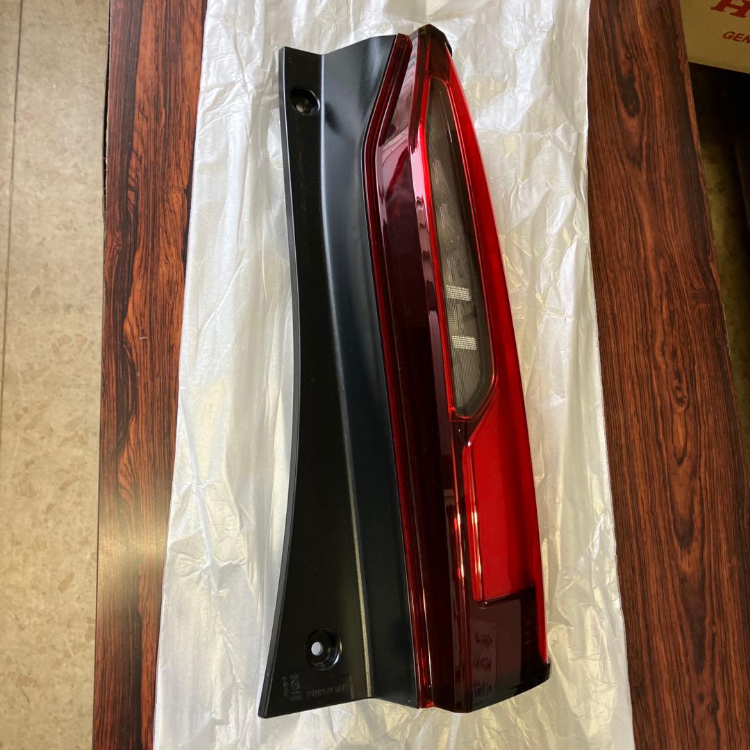 ホンダNBOX 右テールライト きれいです