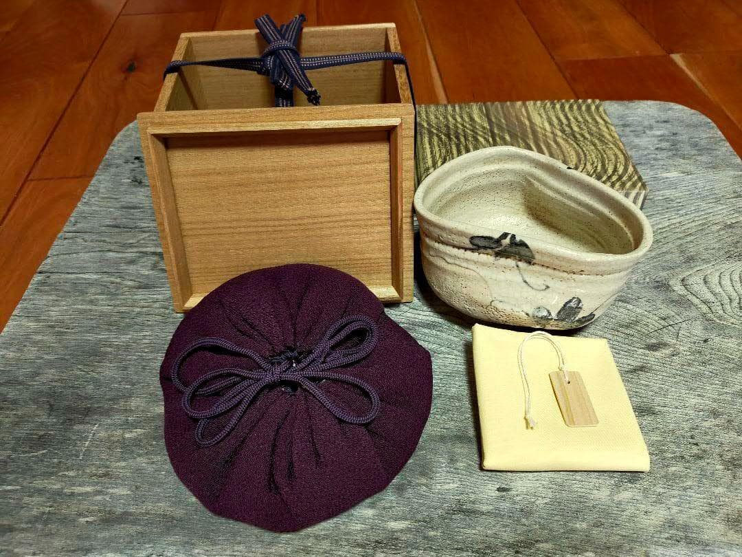 ♥美濃焼　志野　茶碗　桐箱　仕覆　付き　骨董品