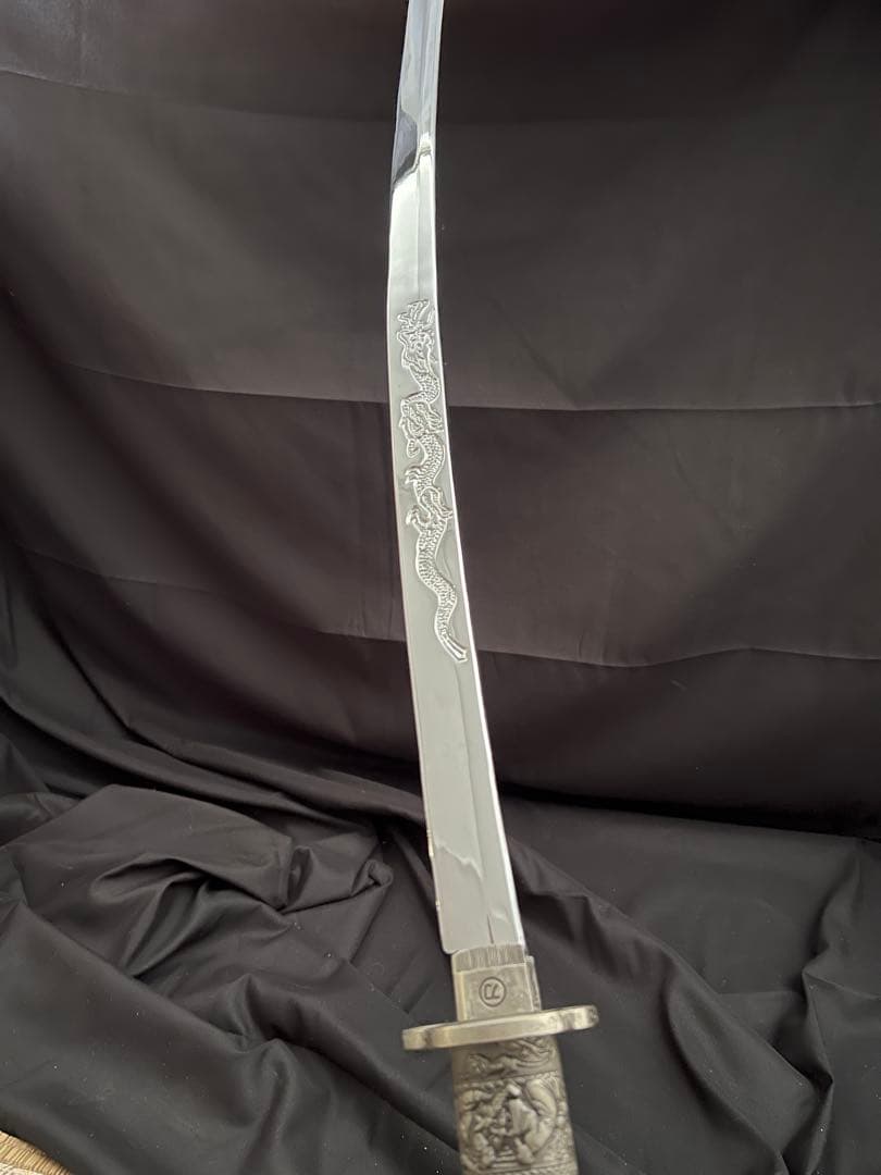 軍刀 龍頭模様銀柄　日本刀 模造刀 居合刀 武士道 鑑賞用 全長約101cm