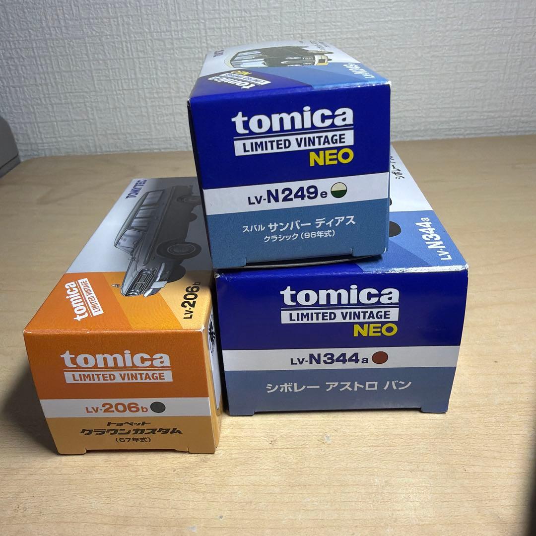トミカ リミテッド　ビンテージ　アストロ　クラウンカスタム　サンバー　ハイエース