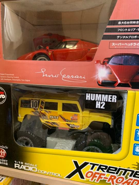 フェラーリとハマー　ラジコン