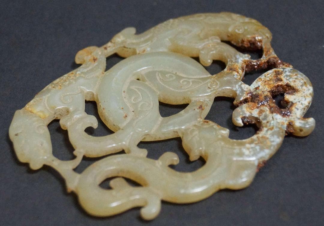 古玉 和田玉(ホータン)細工透かし彫り『獣』根付 緒締玉 玉佩 提げ物 装飾品