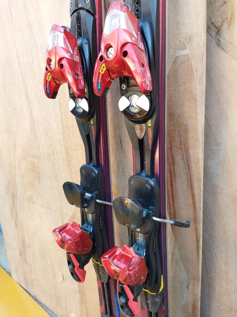 サロモン　SALOMON　EQUIPE 3V スキー板 レッド/イエロー