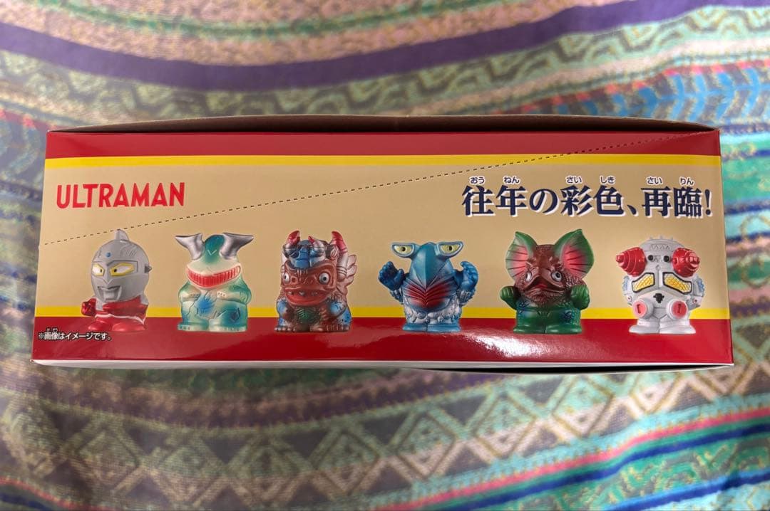 ウルトラ怪獣のレトロカラーの手のひらサイズフィギュア12体セット。