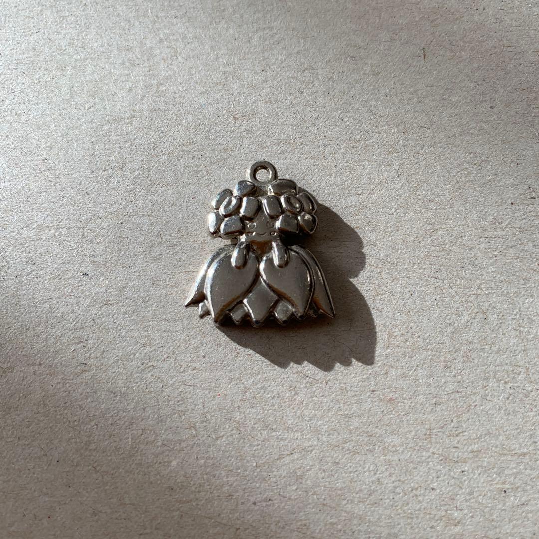 ベルロッサム　メタルチャーム　ポケモン　べロッサム