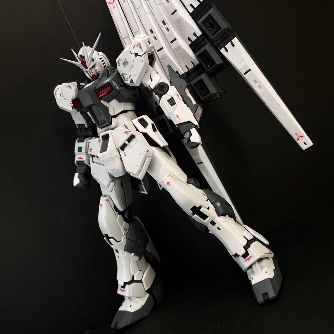 ガンプラ全塗装完成品　RG νガンダム　ファーストロットカラー
